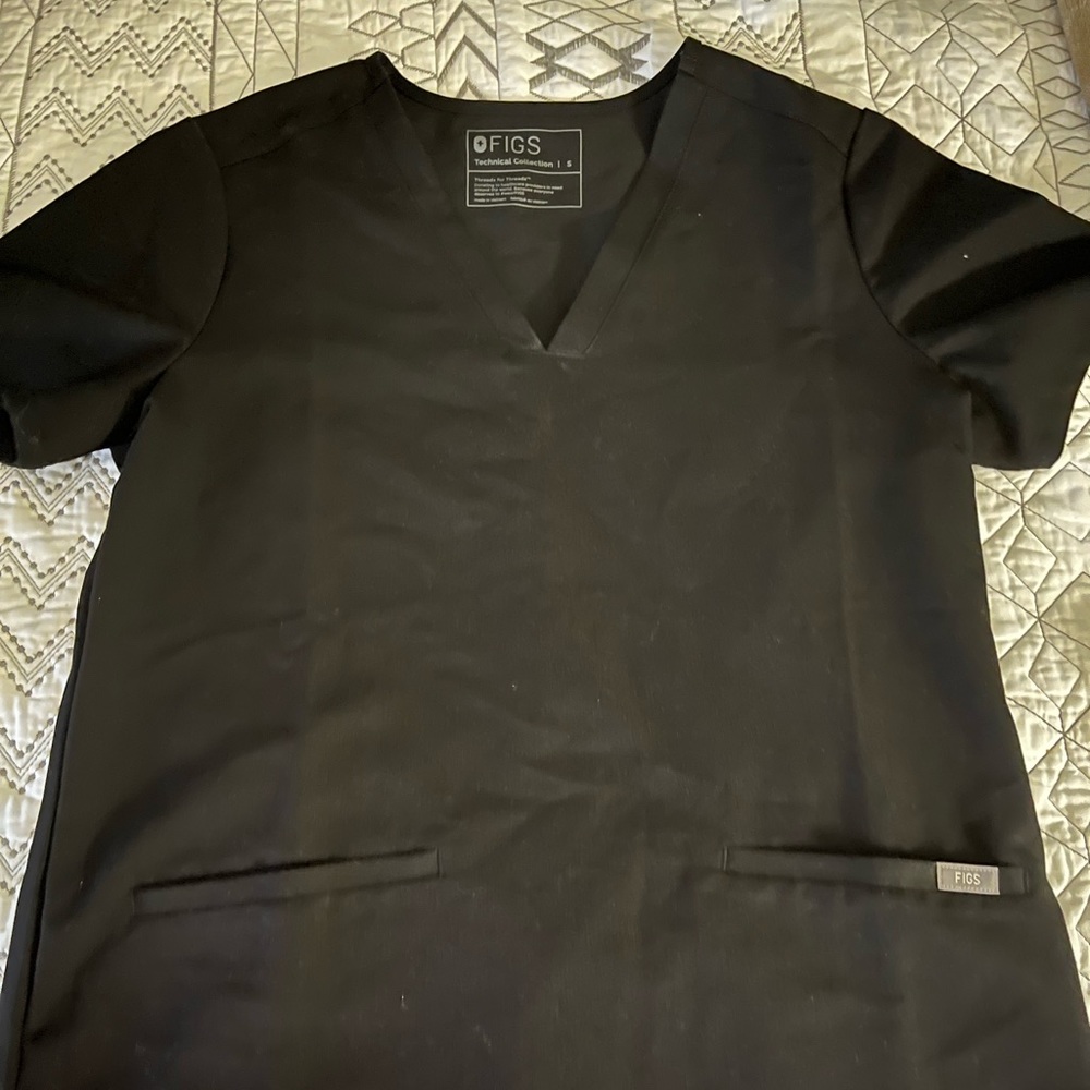 Figs scrub top